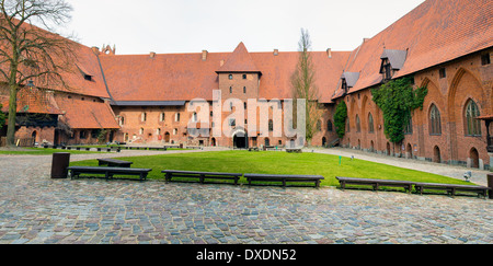 Cortile interno inferiore del castello di Malbork Polonia Foto Stock