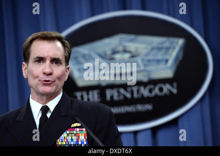 Washington, DC, Stati Uniti d'America. 24 Mar, 2014. Pentagono premere il Segretario John Kirby parla durante un briefing al Pentagono a Washington, DC, Stati Uniti, il 24 marzo 2014. Credito: Yin Bogu/Xinhua/Alamy Live News Foto Stock