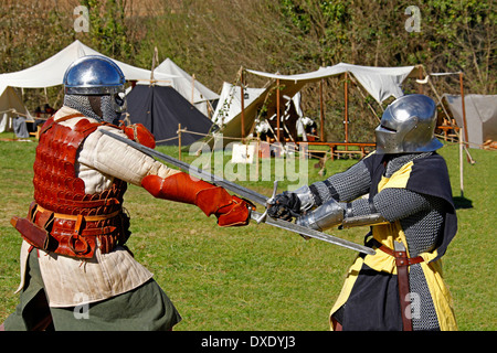 Evento Showfighting, cavaliere del torneo, Medioevo mercato di Pasqua, Ronneburg, Hesse, Germania Foto Stock