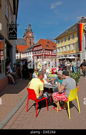 La molla Market street party chiesa parrocchiale San Gangolf Amorbach Odenwald Miltenberg Distretto Bassa Franconia Baviera Germania / Foto Stock