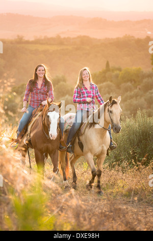 American Quarter Horse. Due piloti su un viaggio in Toscana, Italia. Toscana, Italia Foto Stock