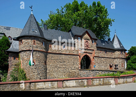 Il castello di Friedberg, fossato, il ponte di pietra, gate, Friedberg, distretto di Wetterau, Hesse, Germania Foto Stock