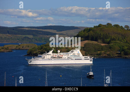 La nave da crociera ' Le Diamant' ancorata nella baia di Tobermory, Isle of Mull, Argyll Foto Stock