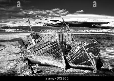 Distrutto barche da pesca nei pressi di salen sull isola di Mull,argyll. Foto Stock