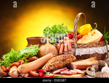 Varietà di prodotti di salsiccia. Close-up shot. Foto Stock