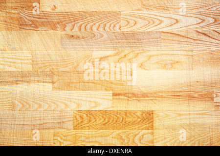 Un frammento di vecchi e macchiati graffiato il pavimento in parquet. Foto Stock