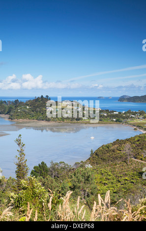 Vista del Coromandel Town Harbour, Penisola di Coromandel, Isola del nord, Nuova Zelanda Foto Stock