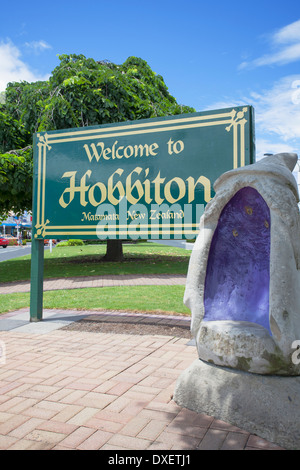 Hobbiton segno, Matamata, Waikato, Isola del nord, Nuova Zelanda Foto Stock