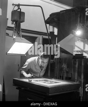 Processo quotidiano di reparto camera fotocamera pagina 1957 di produzione degli anni cinquanta Foto Stock