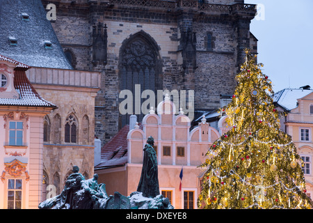 Jan Hus Memorial nella Piazza della Città Vecchia di Praga, Repubblica Ceca Foto Stock