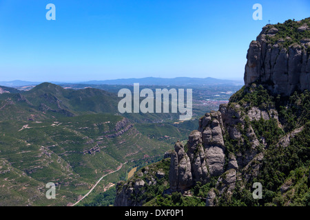 Vista della campagna della Catalogna in Spagna, da un punto di vista vicino Monestir de Montserrat. Foto Stock