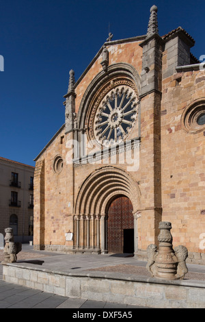 La Iglesia de San Pedro nella città murata di Avila in Castiglia-y-Leon regione della Spagna centrale. Foto Stock