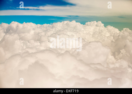 Cumulo Nimbus cloud visto da un aereo finestra sopra l'Argentina. Foto Stock