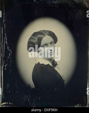 Questa fotografia vintage mostra Ellen B. Bacon, la cui vita e i cui contributi riflettono una parte della prima storia americana. La foto la cattura in un momento di tempo, rappresentando l'epoca passata in cui viveva. Foto Stock