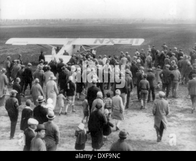 CHARLES LINDBERGH lo spirito di St Louis (N-X-211) a Roosevelt Field, Long Island, prima del decollo a Parigi il 20 maggio 1927 Foto Stock