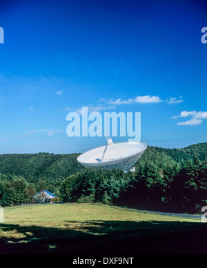Radiotelescopio Effelsberg del Max Planck Institute for radio Astronomy, Bad Muenstereifel, Renania settentrionale-Vestfalia, Germania, Europa Foto Stock