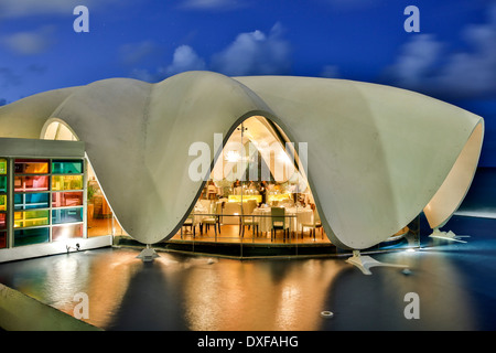 La Perla Ristorante e piscina perimetrale, La Concha Hotel, El Condado, San Juan, Puerto Rico Foto Stock