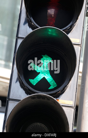 Ampelmann sul traffico pedonale segnale, Berlino, Germania Foto Stock