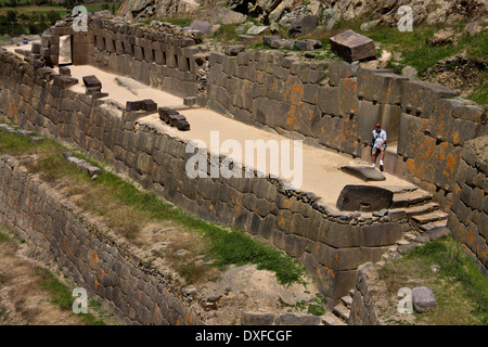 Rovine Inca di Ollantaytambo nella Valle Sacra degli Incas del Perù. Foto Stock