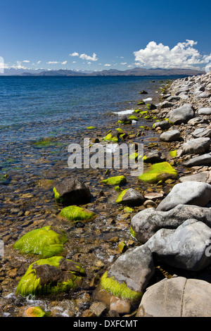 Il lago Titicaca visto dalla Luna Island in Bolivia (altitudine 3809m 12497ft) Foto Stock