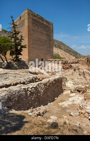 La Mola il castello su una collina sopra la piccola cittadina di Novelda sulla Costa Blanca in Spagna Foto Stock