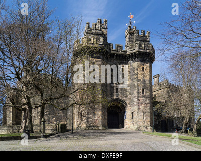 Lancaster Castle è un castello medievale situato in Lancaster nella contea inglese del Lancashire Foto Stock