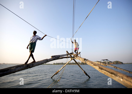 Cinese di reti da pesca, Fort Cochin, Kerala, India Foto Stock