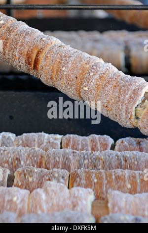 Trdelnik pasticcini, dolce tipico, Praga, Boemia, Repubblica Ceca Foto Stock