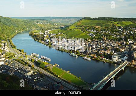 Vista dal castello Grevenburg di Traben-Trarbach e Mosella, Renania-Palatinato, Germania Foto Stock