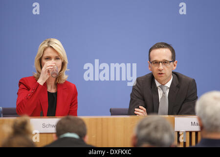 Berlino, Germania. 25 Mar, 2014. Heiko Maas, Ministro federale della giustizia e dei consumatori, protectionand e Manuela Schwesig, Cancelliere federale per la famiglia, gli anziani, le donne e i giovani, per le "linee guida per la procedura legislativa per la pari partecipazione di uomini e donne in posizioni di leadership nel settore privato e nel servizio civile' a livello federale conferenza stampa a Berlino. Immagine: Manuela Schwesig (SPD), Ministro tedesco della famiglia, e Heiko Maas, ministro tedesco della giustizia e per la tutela dei consumatori, a Berlino, in Germania, il 25 marzo 2014. (Credito Immagine: © Reynaldo Pa Foto Stock