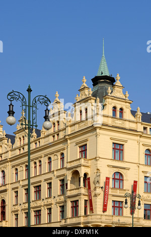 Case art nouveau, Piazza della Repubblica, Praga, Boemia, Repubblica Ceca Foto Stock