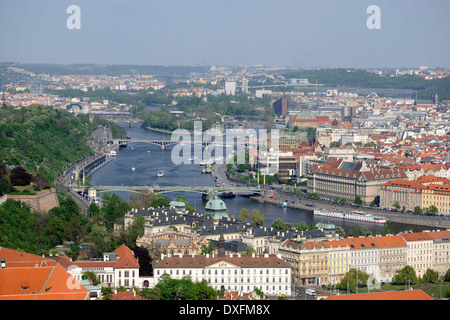 Fiume Vlatava, città vecchia, Praga, Boemia, Repubblica Ceca Foto Stock