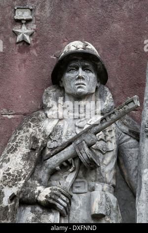 Statua di un soldato russo dal periodo comunista, Beelitz, Germania Foto Stock