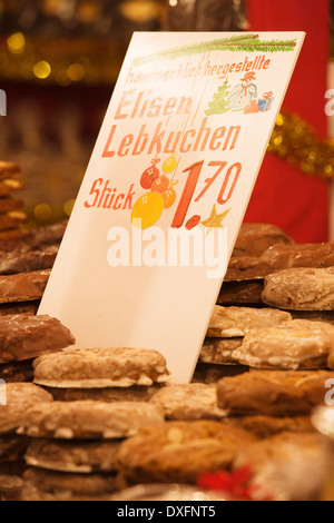 Lebkuchen (gingerbread cookies) in vendita in fiera di Norimberga Mercatino di Natale, Norimberga, Germania Foto Stock