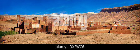 Il Kasbah Glaoui di Tamedaght nel Ounilla Valley ai piedi delle colline di altas montagna, Tamedaght, Marocco. Foto Stock