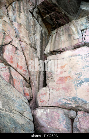 La Tsodilo Hills in Botswana sono famosi per i Boscimani San o pitture rupestri trovate qui. Qui sono i dipinti di eland, Kudu, sp Foto Stock