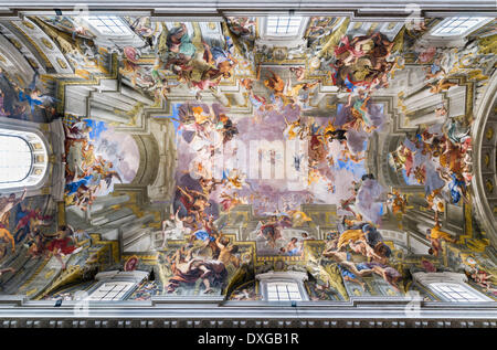 Il barocco trompe-l'oeil soffitto affrescato, il Trionfo di San Ignazio di Loyola, entrata in paradiso, apoteosi di Sant Ignazio, Foto Stock