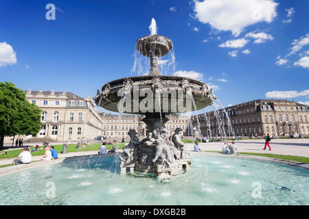 Neues Schloss o nuovo palazzo, con fontana sulla Schlossplatz square, Stoccarda, Baden-Württemberg, Germania Foto Stock