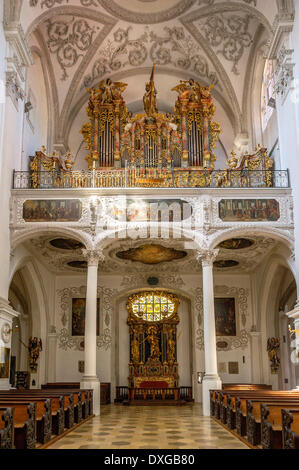 Galleria con organo, Mariä assunta Kirche, chiesa parrocchiale di Santa Maria Assunta, Landsberg am Lech, Alta Baviera, Baviera Foto Stock