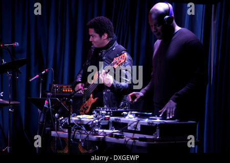 Matt Garrison performing live presso l'iridio con: Matt Garrison dove: New York City, NY, Stati Uniti quando: 14 Ott 2012 Foto Stock