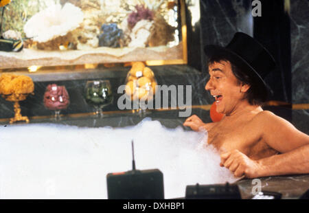 ARTHUR 2: Sulle rocce DUDLEY MOORE Immagine da Ronald Foto Stock