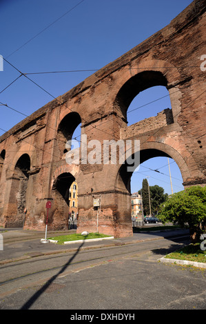 Italia, Roma, porta maggiore, acquedotto Nero Foto Stock