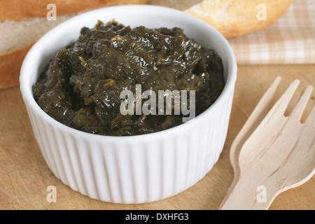 Laverbread un tradizionale delicatezza gallese realizzato da laver o alghe marine Foto Stock