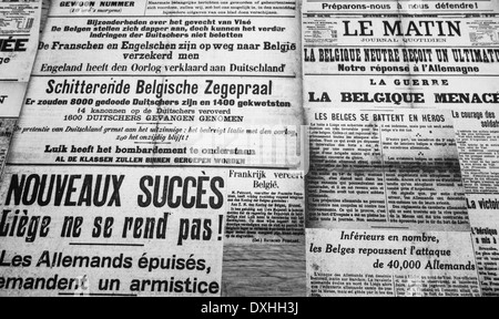 La prima guerra mondiale gli articoli di giornale in lingua francese e olandese di carte belga per le notizie circa la prima guerra mondiale una parte anteriore in Belgio Foto Stock