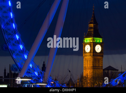 Big Ben Clock Tower di Case del Parlamento e Millennium Wheel o il London Eye al crepuscolo Londra Inghilterra REGNO UNITO Foto Stock
