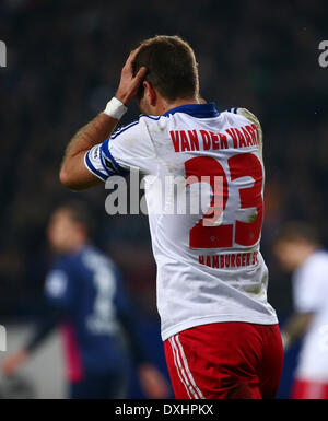 Fußball Bundesliga 27. Spieltag: Hamburger SV - SC Freiburg am 26.03.2014 in der Imtech Arena di Amburgo. Hamburgs Rafael van der Vaart reagiert nach einer vergebenen possibilità. Foto: Christian Charisius/dpa (Wichtiger Hinweis: Aufgrund der Akkreditierungsbestimmungen der DFL ist die Publikation und Weiterverwertung im Internet und in Online-Medien während des Spiels auf insgesamt fünfzehn Bilder pro Spiel begrenzt.) (c) dpa - Bildfunk Foto Stock