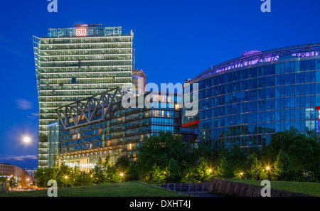 Il Sony Center e Deutsche Bahn (Ferrovie Tedesche) grattacielo a Potsdamer Platz (Potsdam Square ), Berlino Foto Stock