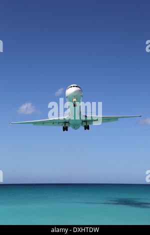 Un aereo lo sbarco sul mare in vacanza durante un volo Foto Stock