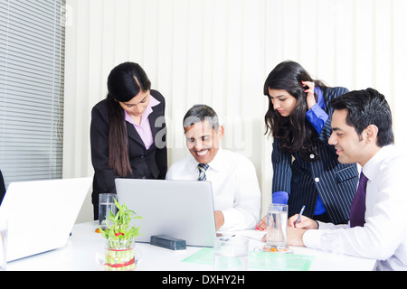 Indian Business Meeting Persone in ufficio Foto Stock