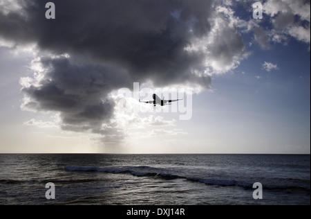 British Airways Boeing 777 lo sbarco a Tobago Foto Stock